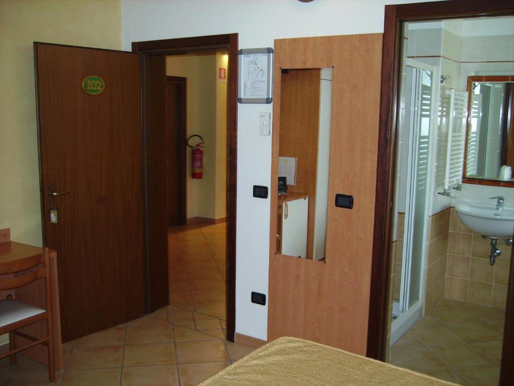 Hotel Fontana Рубиера Стая снимка