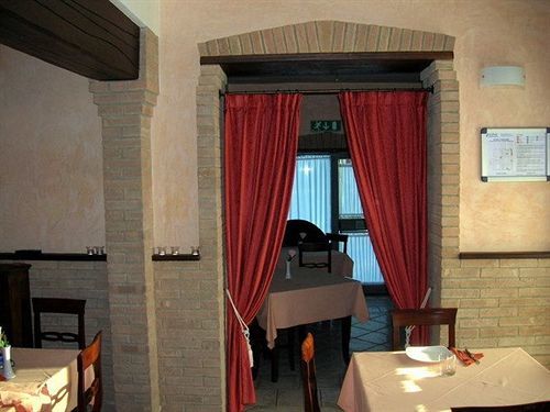 Hotel Fontana Рубиера Екстериор снимка