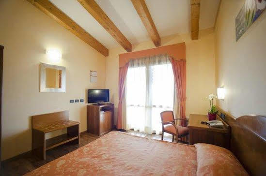 Hotel Fontana Рубиера Екстериор снимка